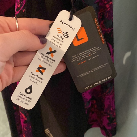 RBK workout tank size L. Brand new - Picture 4 of 4